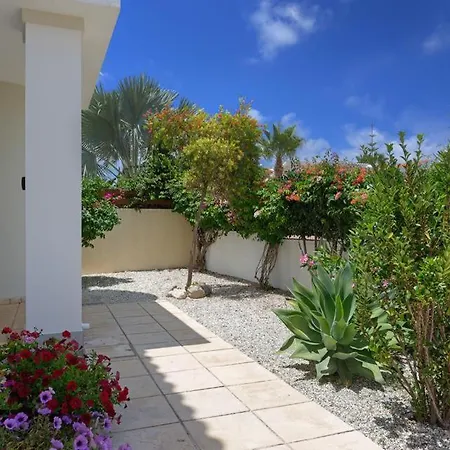 Villa In Sleeps 7 With Pool Air Con And Wifi
