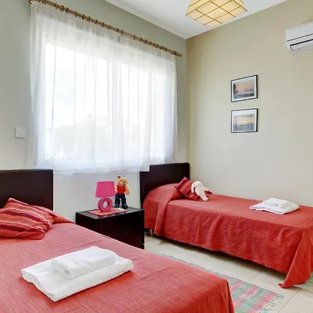 Villa In Sleeps 7 With Pool Air Con And Wifi Peyia