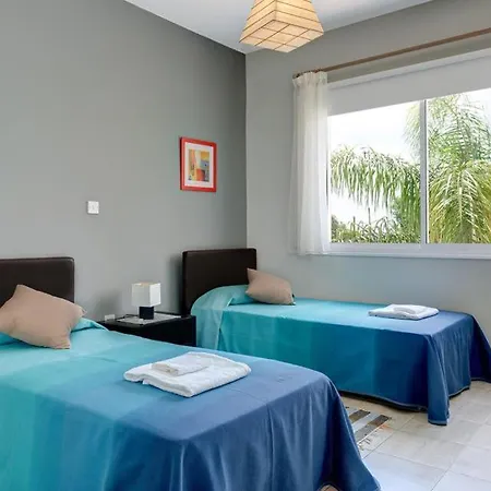 וילה In Sleeps 7 With Pool Air Con And Wifi פאהיה