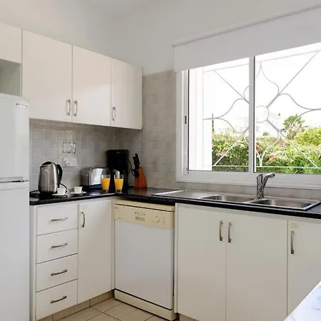 In Sleeps 7 With Pool Air Con And Wifi וילה