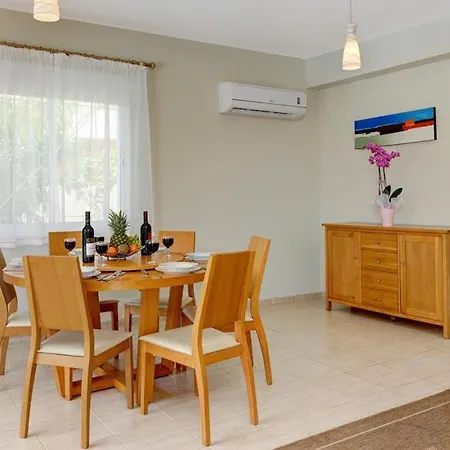In Sleeps 7 With Pool Air Con And Wifi Βίλα *
